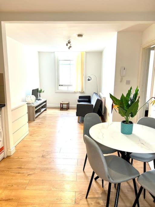 1 Bed Flat London A Step To Emirates Stadium Eksteriør bilde